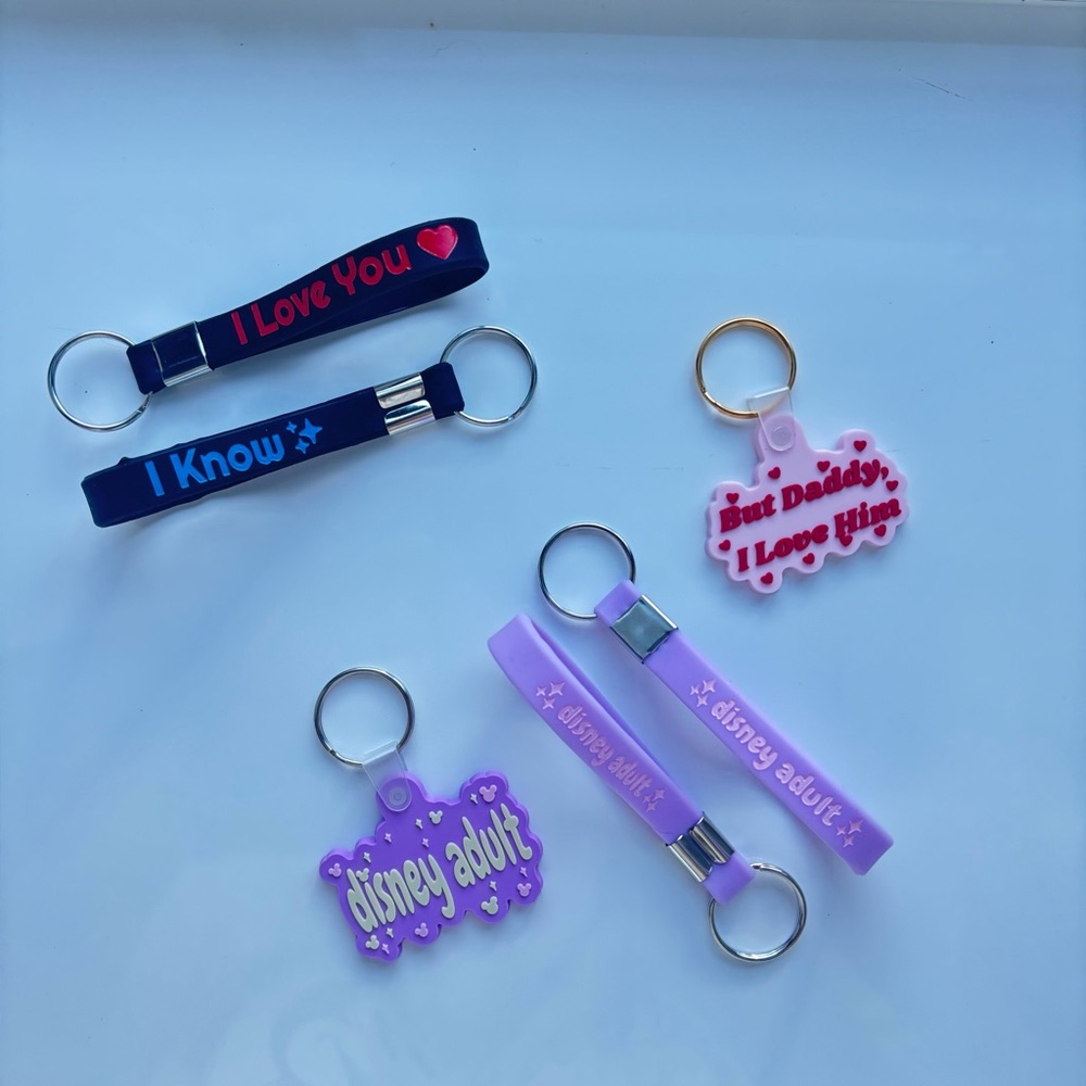 💜Disney Adult Loop Keychain - Picture 2 of 6